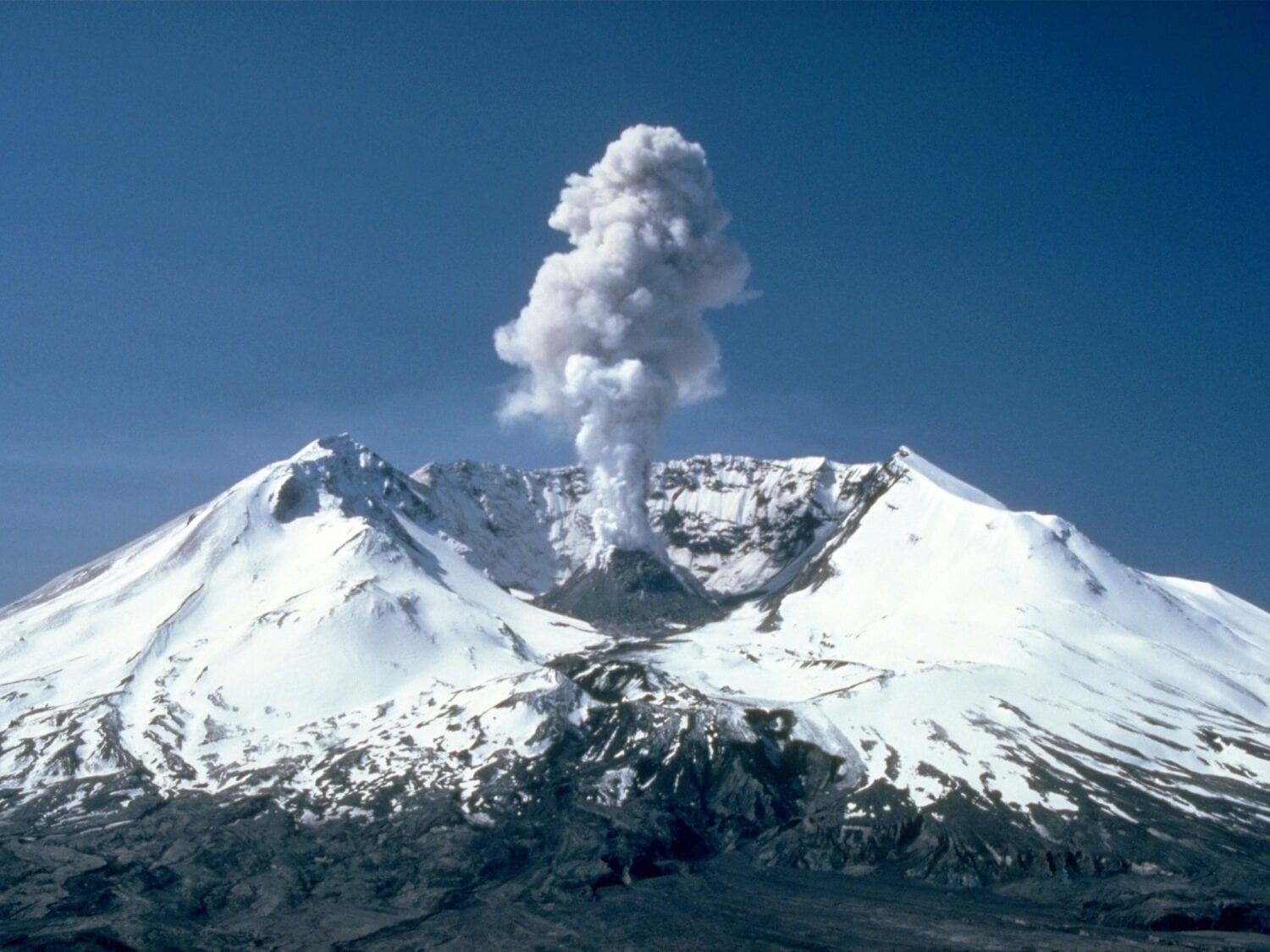 Mount St Helens - Image by WikiImages from Pixabay