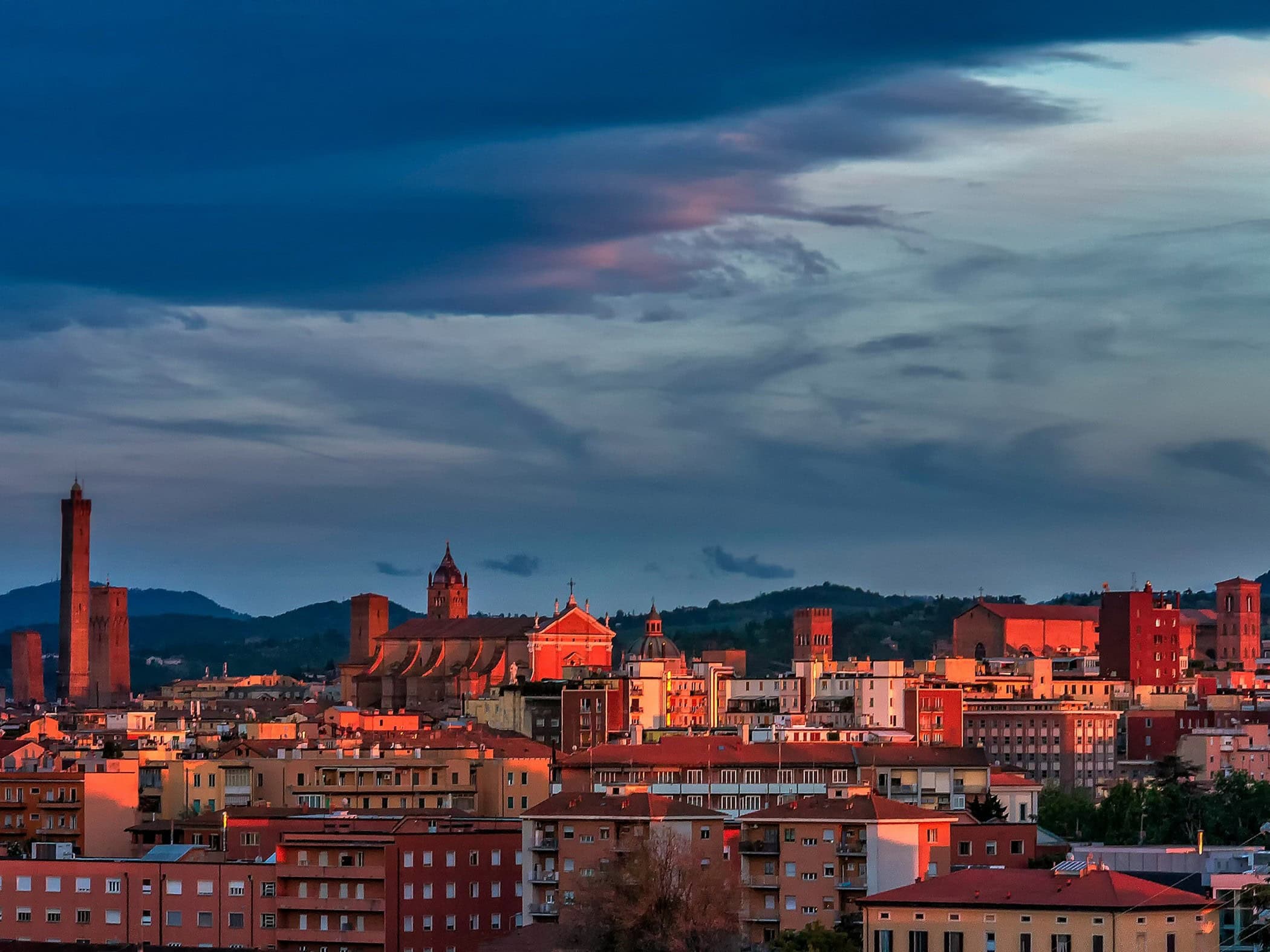 Bologna at sunset - Image by Sterling Lanier on Unsplash