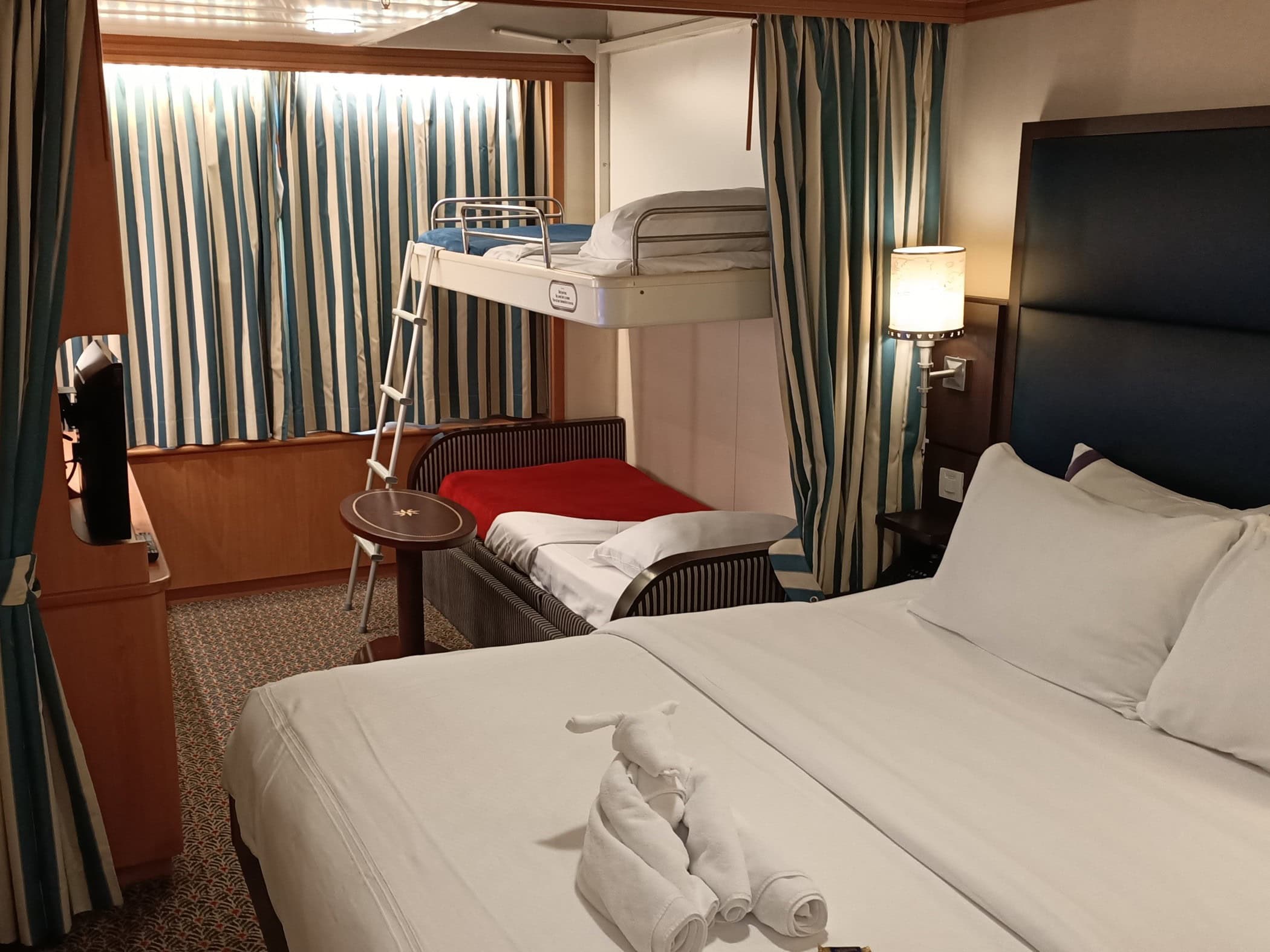 Oceanview Interconnecting can sleep up to 6 - Image by Holidays Beckon