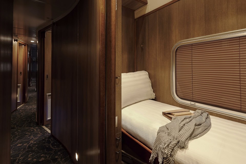 Gold Single Cabin - Night